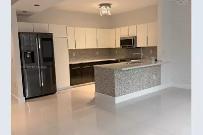 8513 NW 109th Ct, Doral, FL 33178 - Photo 5