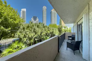 250 NE 181st Dr, Sunny Isles Beach, FL 33160 - Photo 21