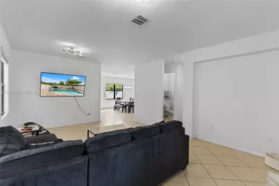 878 NE 191st St, Miami, FL 33179 - Photo 9