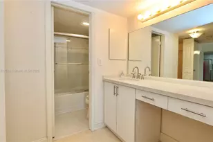 3475 N Country Club Dr, Aventura, FL 33180 - Photo 23