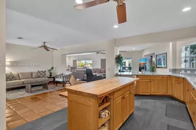 2108 NE 24th St, Wilton Manors, FL 33305 - Photo 7