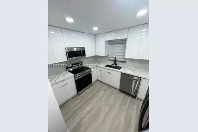 976 N 18th Ct, Hollywood, FL 33020 - Photo 5