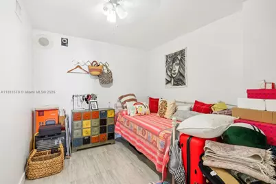 2401 Collins Ave #1011, Miami Beach, FL 33140 - Photo 5