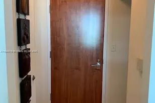 31 SE 5th St, Miami, FL 33131 - Photo 3