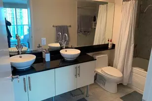 31 SE 5th St, Miami, FL 33131 - Photo 19