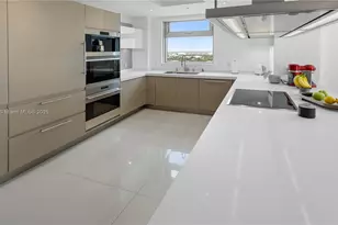 17301 Biscayne Blvd, North Miami Beach, FL 33160 - Photo 9