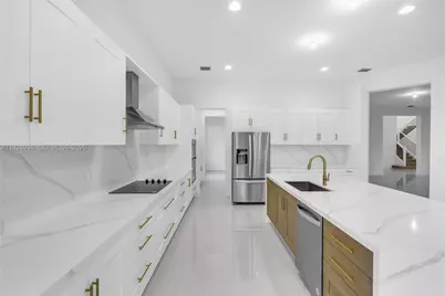 2210 SW 122nd Ter, Davie, FL 33325 - Photo 19