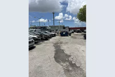 3634 NW 36th St, Miami, FL 33142 - Photo 11