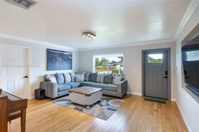 2000 SW 98th Ter, Miramar, FL 33025 - Photo 3