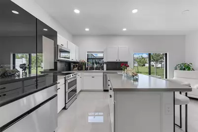 617 SW 11th St, Florida City, FL 33034 - Photo 3