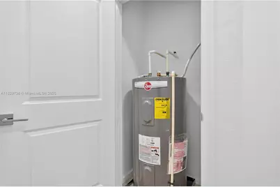 1128 NW 40th Ter, Lauderhill, FL 33313 - Photo 37