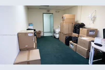 1840 NW 95th Ave, Doral, FL 33172 - Photo 9