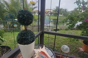810 SW 113th Terrace, Pembroke Pines, FL 33025 - Photo 17
