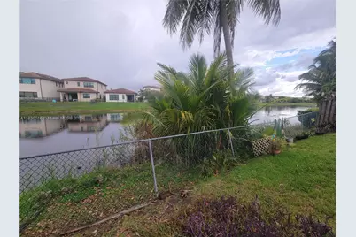 810 SW 113th Ter, Pembroke Pines, FL 33025 - Photo 31