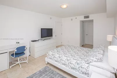 1200 Brickell Bay Dr #2704, Miami, FL 33131 - Photo 17