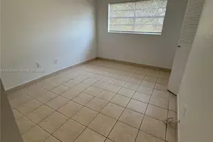 1305 W 53rd St, Hialeah, FL 33012 - Photo 23