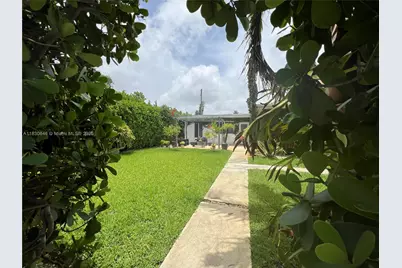 323 NW 105th St, Miami, FL 33150 - Photo 31