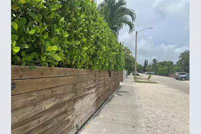 323 NW 105th St, Miami, FL 33150 - Photo 33