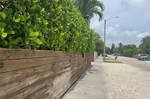 323 NW 105th St, Miami, FL 33150 - Photo 33