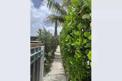 323 NW 105th St, Miami, FL 33150 - Photo 55