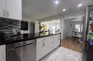 323 NW 105th St, Miami, FL 33150 - Photo 11