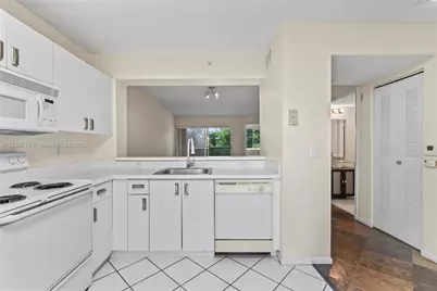 9511 Weldon Cir #G406, Tamarac, FL 33321 - Photo 5