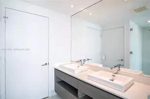 460 NE 28th St, Miami, FL 33137 - Photo 13