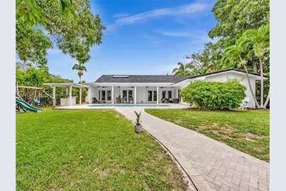 413 Tamarind Dr, Hallandale Beach, FL 33009 - Photo 9