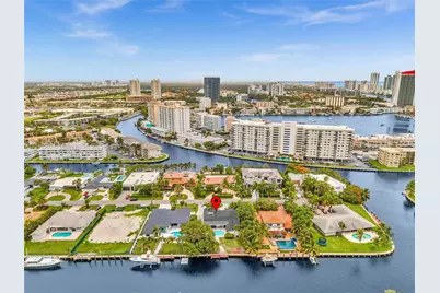413 Tamarind Dr, Hallandale Beach, FL 33009 - Photo 23