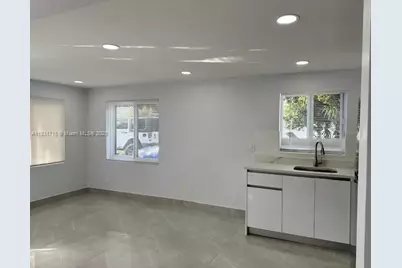 42 SE 10th Ter, Dania Beach, FL 33004 - Photo 23