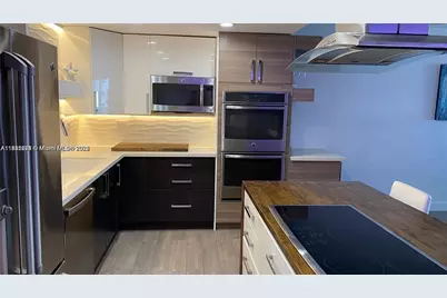 19390 Collins Ave #424, Sunny Isles Beach, FL 33160 - Photo 3