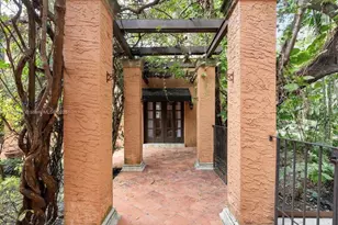 1006 S Greenway Dr, Coral Gables, FL 33134 - Photo 17