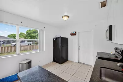 2779 NW 9th Pl, Fort Lauderdale, FL 33311 - Photo 11