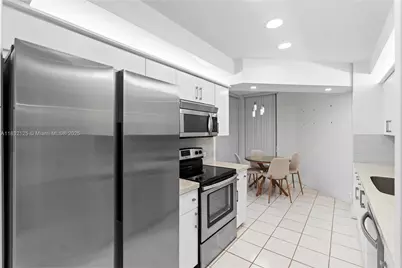 20191 E Country Club Dr #407, Aventura, FL 33180 - Photo 9