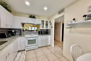 318 Lakeview Dr, Weston, FL 33326 - Photo 7