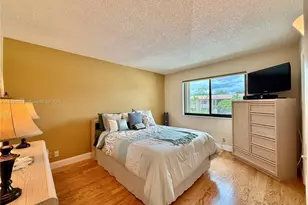 318 Lakeview Dr, Weston, FL 33326 - Photo 9