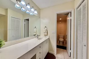 318 Lakeview Dr, Weston, FL 33326 - Photo 19