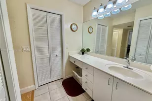 318 Lakeview Dr, Weston, FL 33326 - Photo 21