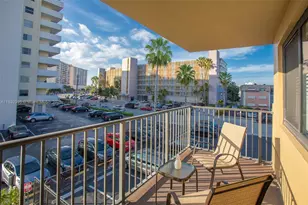 301 Golden Isles Dr, Hallandale Beach, FL 33009 - Photo 21