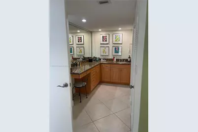 6039 Collins Ave #823, Miami Beach, FL 33140 - Photo 9