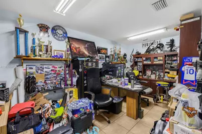 Mechanic Shop For Sale Near Tamiami Airport, Kendall, FL 33186 - Photo 9