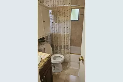 1521 W 42nd Pl #18, Hialeah, FL 33012 - Photo 7