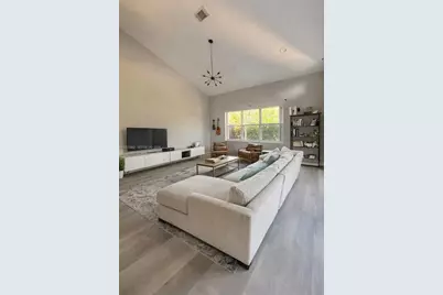 1125 Butternut Ln, Hollywood, FL 33019 - Photo 5