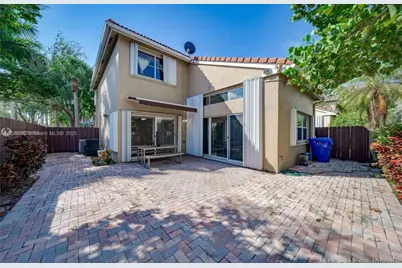 1125 Butternut Ln, Hollywood, FL 33019 - Photo 13