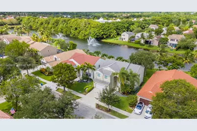 325 Cameron Dr, Weston, FL 33326 - Photo 3