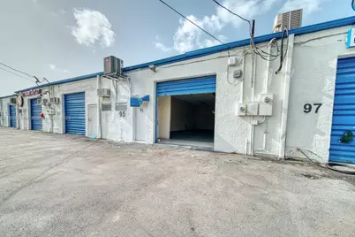 2,500 Sf Flex Space For Rent in North Miami Beach, North Miami Beach, FL 33169 - Photo 1