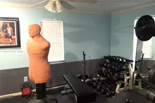 841 NE 139th St, North Miami, FL 33161 - Photo 27