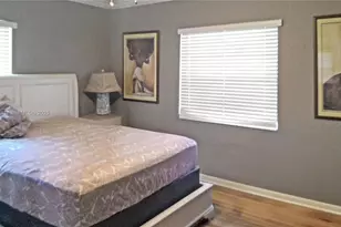 841 NE 139th St, North Miami, FL 33161 - Photo 17