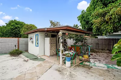 1385 NE 130th St, North Miami, FL 33161 - Photo 35
