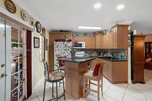 1385 NE 130th St, North Miami, FL 33161 - Photo 3